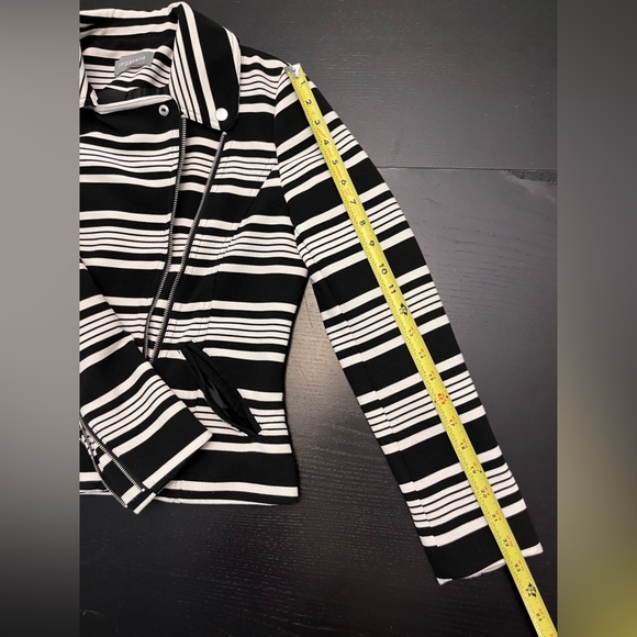 Black & White Textured Moto Zip Jacket - Picture 9 of 9